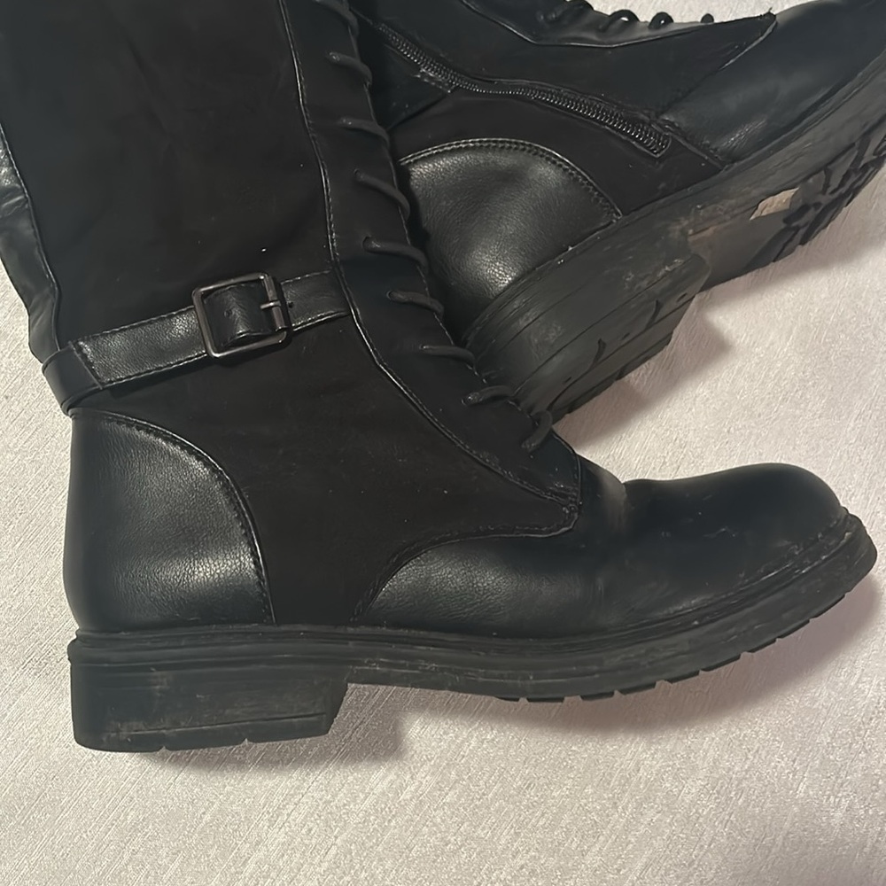 Central Point Tall Black Boot Heeled w Buckle & Cute design Size 10 Combat Style - Picture 3 of 15